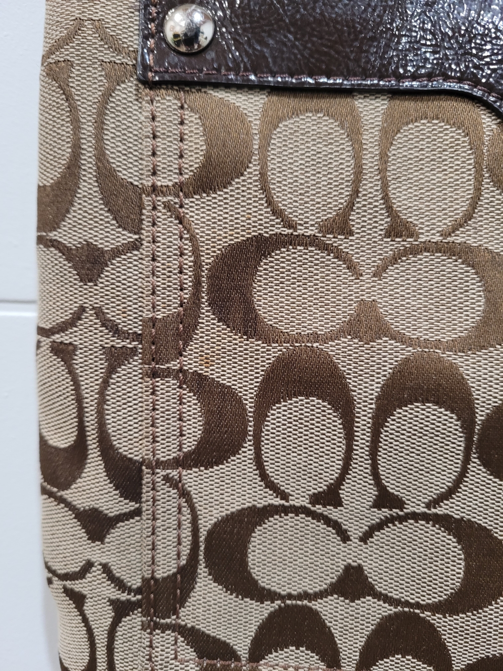 Coach Coco/Chocolate Brown Signature Canvas Classic TurnLock Crossbody Bag - Picture 4 of 11